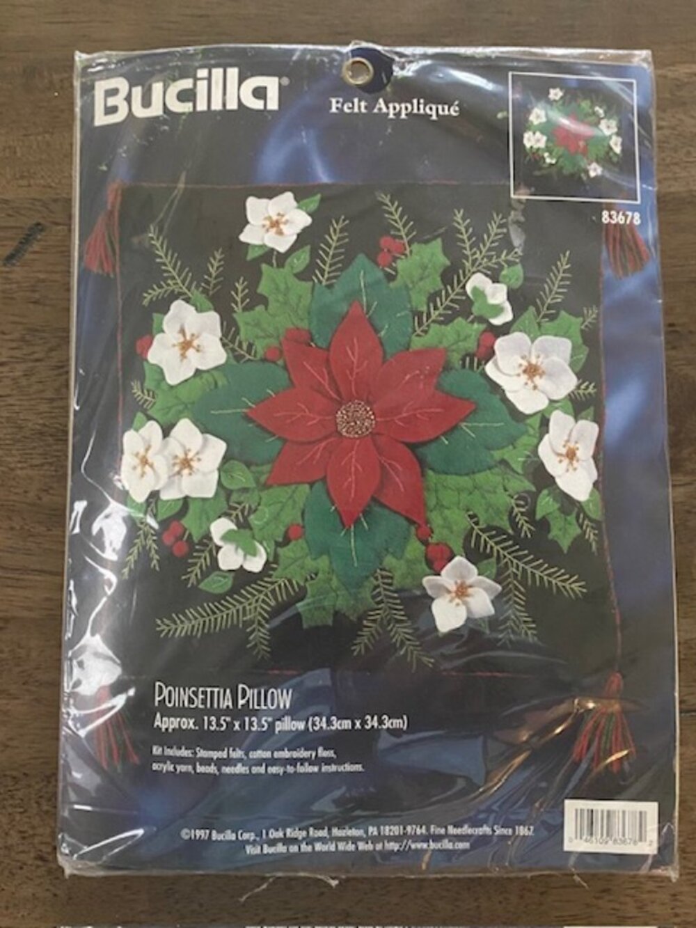 VTG 1997 Bucilla Poinsettia Felt Pillow Applique Craft Kit 83678 Christmas